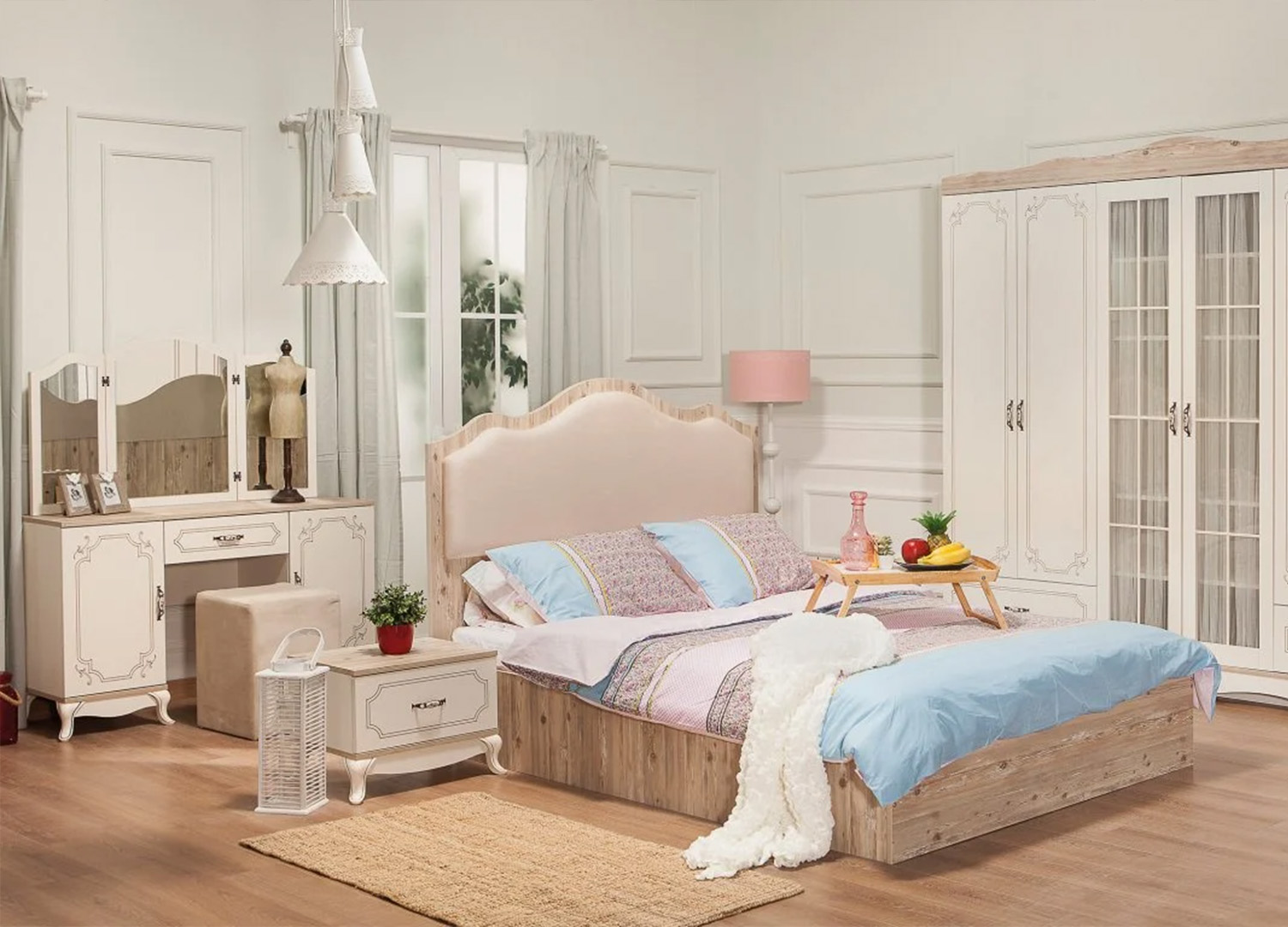 Grand Bedroom Set